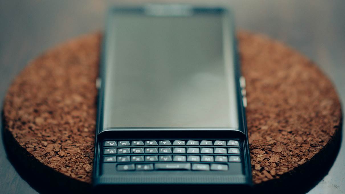 QWERTY Keyboard of Blackberry Phone - Fetchyfacts