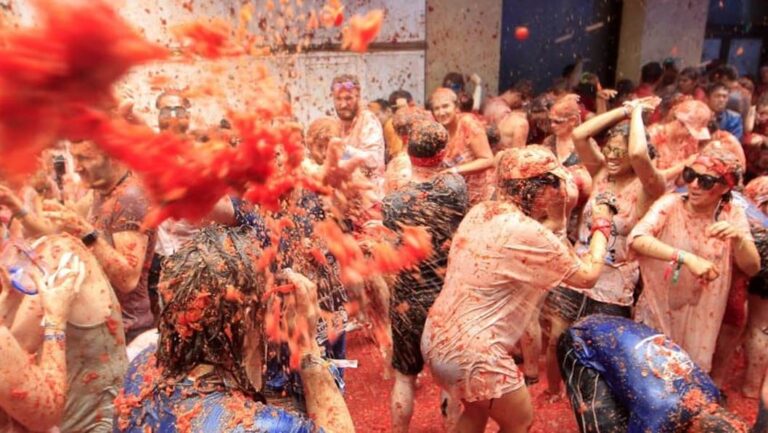 La Tomatina Festival Spain – Why La Tomatina is Celebrated?